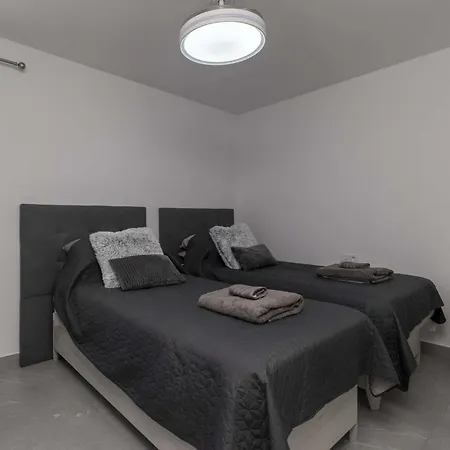 Sunset Bay 45 - Two Bed Apartman *